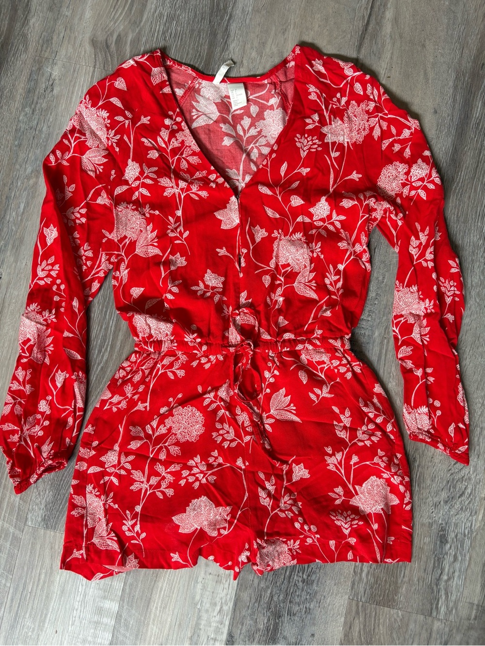 H&M Women's Red Floral 100% Viscose V-Neck Long Sleeve Casual Romper Size 2